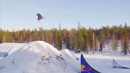 Svezia, doppio salto mortale in motoslitta: il record è da brividi