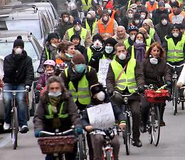 Smog senza tregua, scattano i divieti
