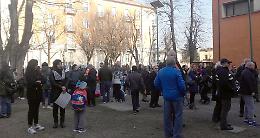 Protesta alla scuola Bissolati: "No al parco per i cani"