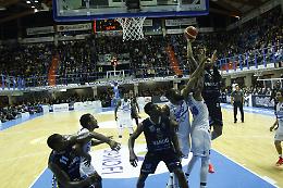 Vanoli ko 94-82 a Brindisi e di nuovo ultima da sola