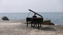 Matthew Lee a Camogli, un pianoforte davanti al mare