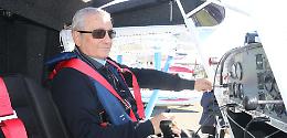 Il vescovo 'volante' dal Pacifico all'aeroclub del Migliaro