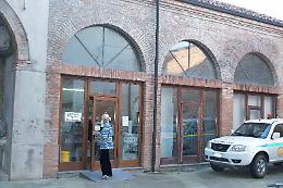 Incappucciati assaltano Comune e dispensario