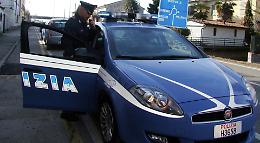 Lo stanno sfrattando, minaccia di lanciarsi nel vuoto