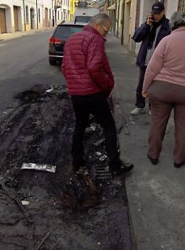 Auto in fiamme, mistero
