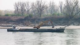 FOTO La seconda draga sul Po per liberare la nave incagliata