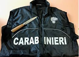 Denunciato per lesioni e porto illegale d'arma