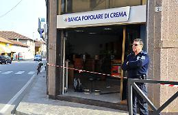 Assalto con l'escavatore, via la cassa bancomat