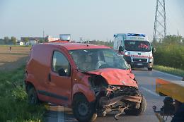 Due incidenti in pochi minuti, paura e nessun ferito grave