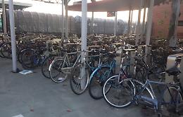Bici-selvaggia addio. Operazione anti degrado in stazione