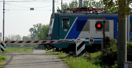Uccisa dal treno, Europa Verde: serve piano di soppressione dei passaggi a livello
