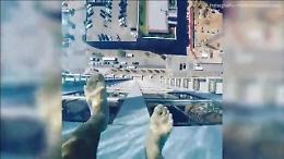 Texas, un tuffo per coraggiosi: la piscina trasparente è sospesa nel vuoto