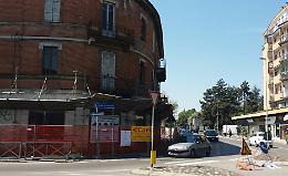 Edificio da abbattere, città divisa in due