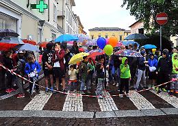 Istituto Crema 1, marciano bambini, nonni e genitori