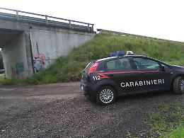 Un 58enne si suicida, trovato impiccato a un ponte