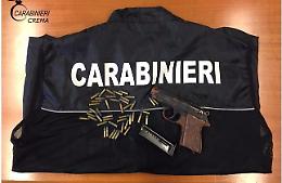 Pistola rinvenuta nell'intercapedine di un camper