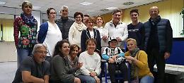 La gioia di Alessia, carrozzina nuova da usare in classe