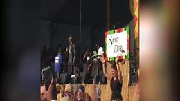 Usa, l'interprete della lingua dei segni è scatenata: ruba la scena a Snoop Dogg