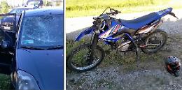 Con la moto 'vola' sull'auto, grave centauro minorenne