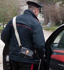 Arriva in bici e ruba i pick up