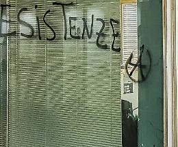 Anarchici di nuovo in azione, nuove scritte in centro