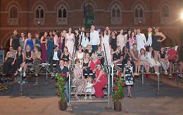 Santa Chiara, sfilata in piazza con effetti speciali