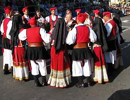 Festa popolare: danze e specialità tipiche sarde