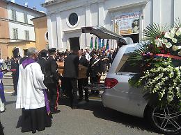 Chiesa gremita per il commosso addio al maresciallo Luigi Illustre
