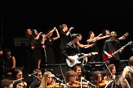 FOTO IL concerto di Elio con gli studenti cremonesi