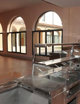 Santa Chiara, mensa verso la chiusura