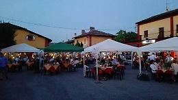 Notte romantica nel borgo. Una cena con le candele