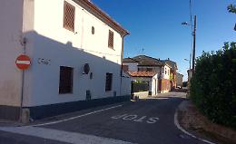 Famiglia fuori, razzia in casa