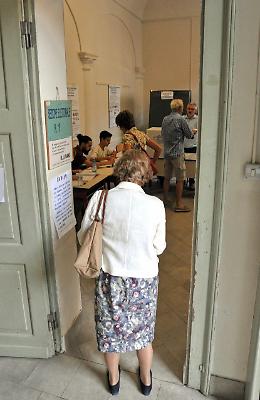 FOTO Cremaschi al voto per il ballottaggio Bonaldi-Zucchi