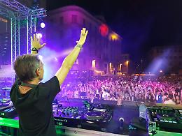 La gallery della grande festa in piazza Stradivari