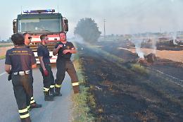 Vasto incendio: a fuoco
decine di rotoballe e sterpaglie