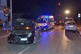 Scontro tra due auto in centro