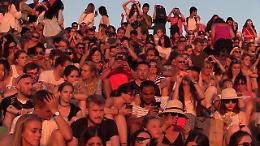 Firenze, gradinata sold out: in scena il tramonto-show al Piazzale Michelangelo