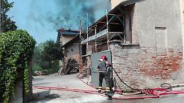 Corto circuito all'impianto fotovoltaico, incendio in una casa