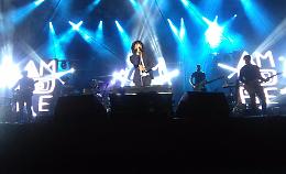 Dal rock al pop melodico: l'energia contagiosa di Renga invade la piazza