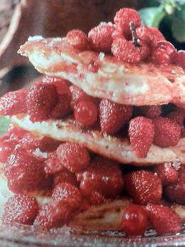 LA RICETTA
Torre di pancakes speziati ai frutti rossi