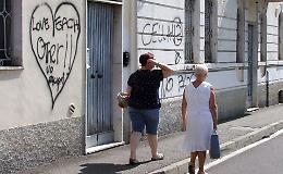 Vandalismi, insozzati i muri di via Delle Grazie