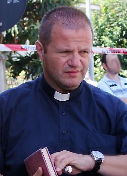 Furto mentre è in commissariato, don Lorenzo ancora nel mirino