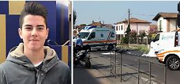 Si schianta in moto contro un furgone: muore 15enne