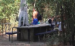 Urla e botte all'Oasi dei Pensionati, senzatetto accampati
