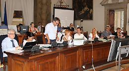 Commercio, linea dura: il Comune dice no ai 'giganti'