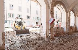 Ruspe tra le macerie. Rinasce palazzo Affaitati