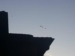 Aereo d'epoca sorvola i cieli del paese