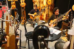 Tra gli stand di Cremona Musica: molte curiosità e tanta gente