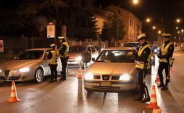 Città blindata dai vigili, notte di super controlli
