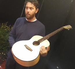 Liuteria, chitarra in seta: la  nuova ‘sfida’ di Alessandrini